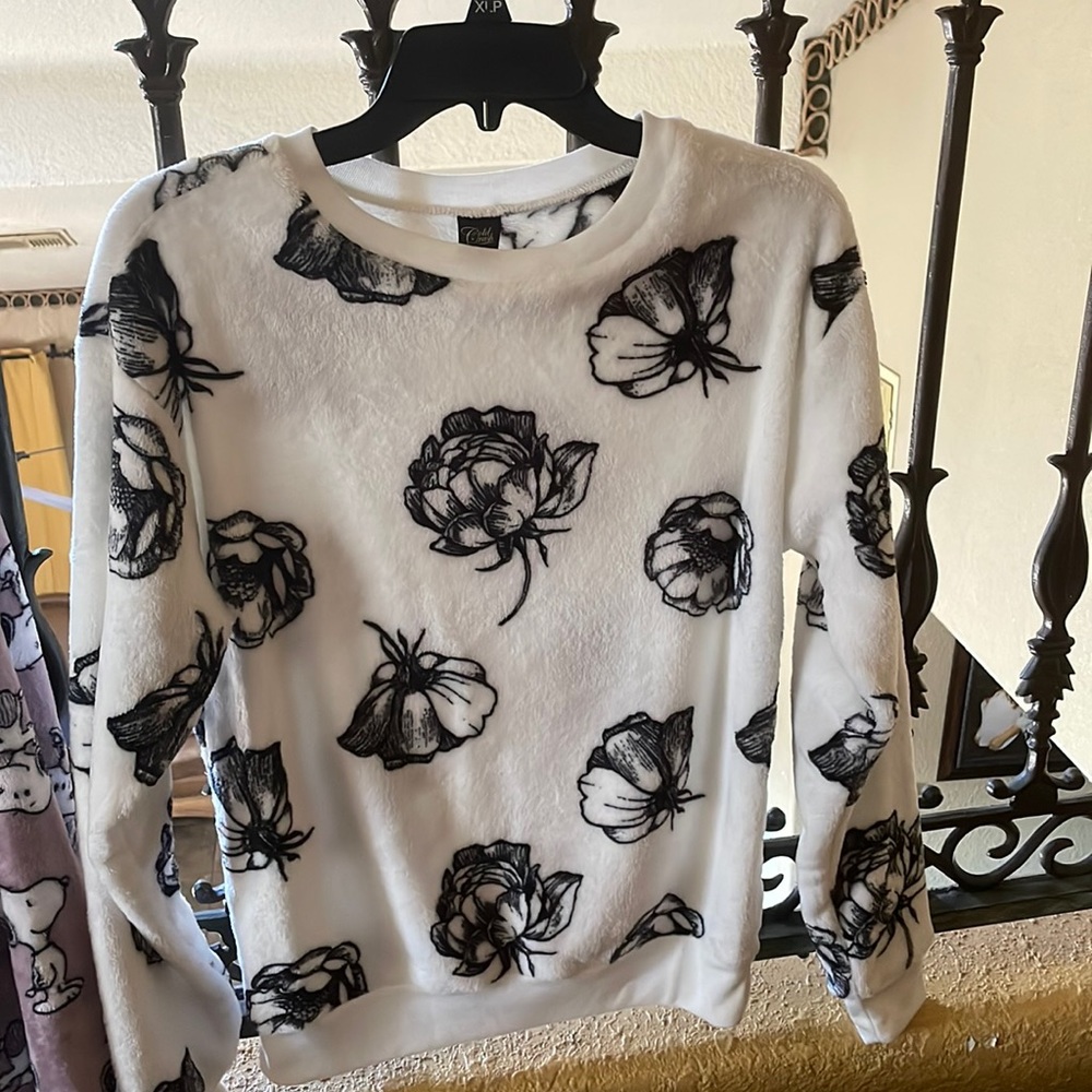 Warm sweatshirt (new)